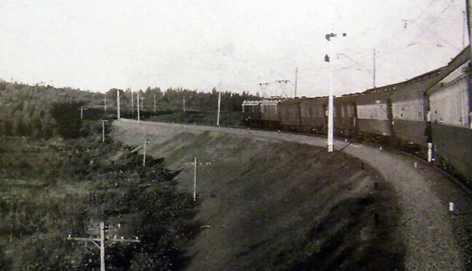 Fig 09: Locomotivas Boxcab tracionando o trem "R".
